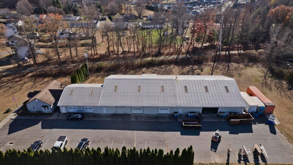 More Photos Of 16 Arthur St, Easthampton Warehouse For Sale