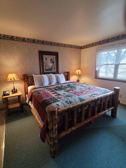 More Photos Of 4 Maiden Basin Dr, Gardiner Hospitality For Sale