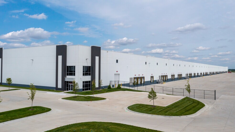 More Photos Of 5635 N Graham Rd, Whiteland Manufacturing For Lease