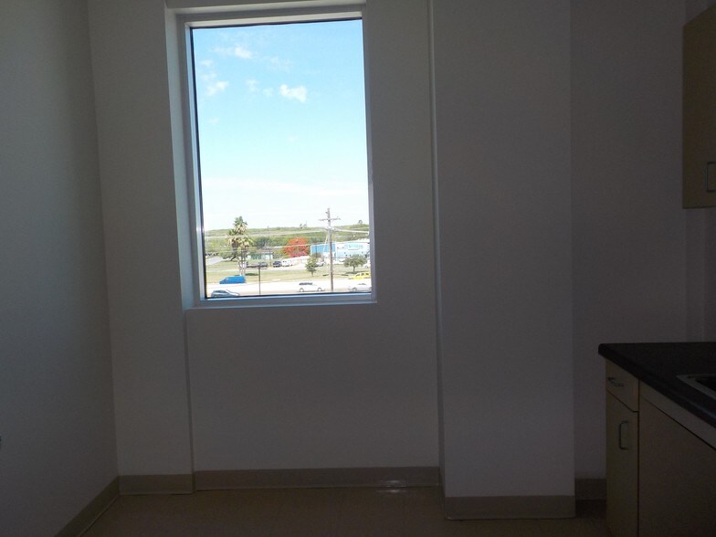 More Photos Of 5700 N Exp 77/83, Brownsville Medical For Lease