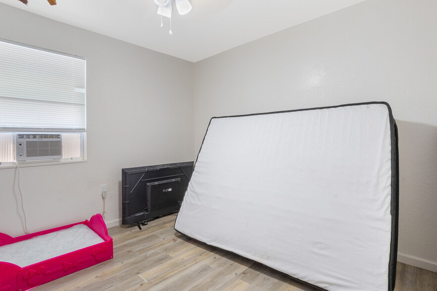 More Photos Of 300 N Dixie Ave, Fruitland Park Self Storage For Sale