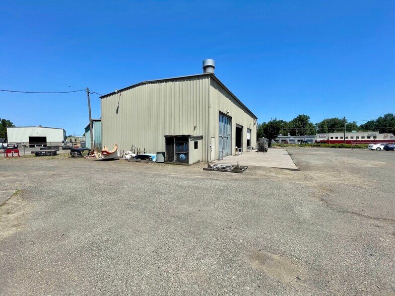 More Photos Of 9625 NE Vancouver Way, Portland Warehouse For Lease
