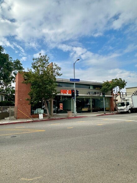 More Photos Of 141-147 S Barrington Ave, Los Angeles General Retail For Lease