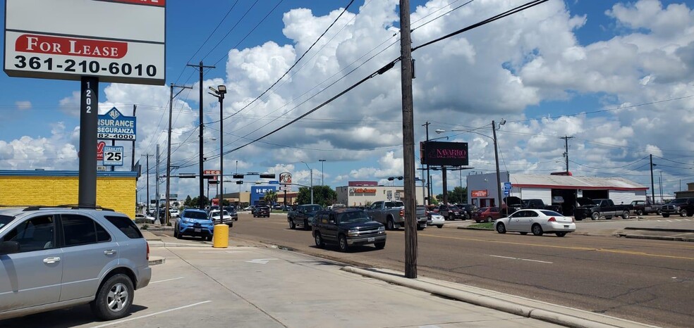 More Photos Of 1202 E Rio Grande St, Victoria Freestanding For Lease