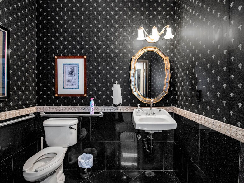 More Photos Of 71 NE 27th Ave, Pompano Beach Office For Sale