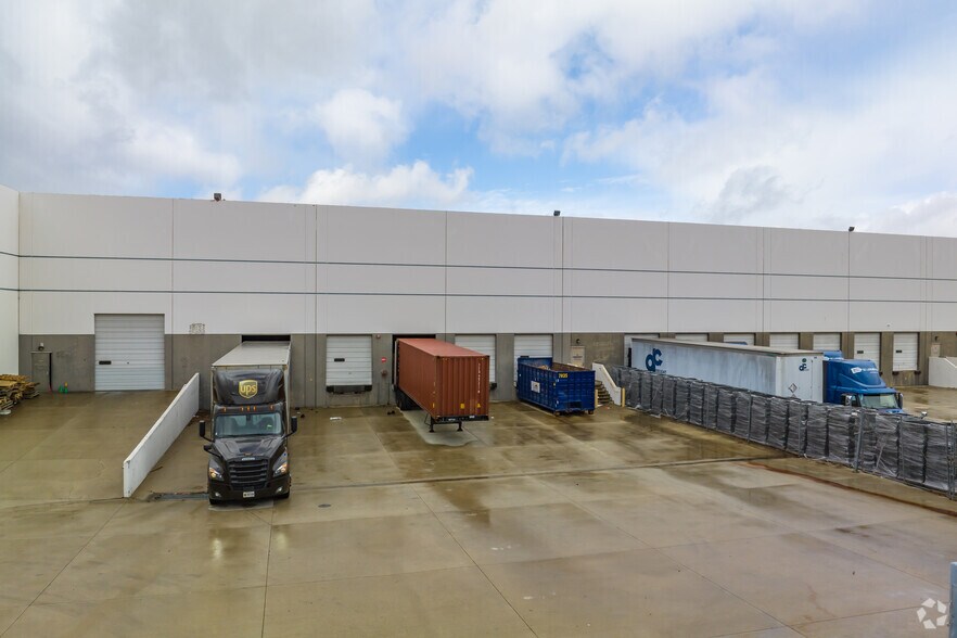 More Photos Of 1260 S Vintage Ave, Ontario Warehouse For Lease