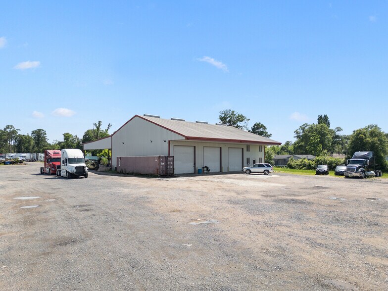 More Photos Of 6734 E Mount Houston Rd, Houston Warehouse For Sale