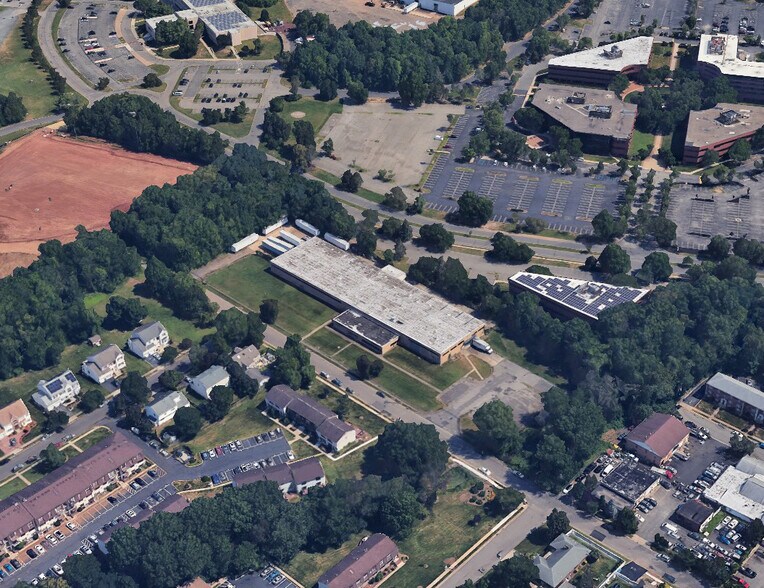 More Photos Of 47 Langstaff Ave, Edison Manufacturing For Lease