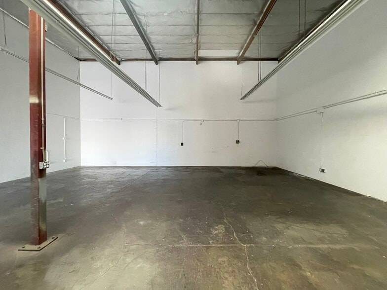 More Photos Of 1390 E Burnett St, Signal Hill Unknown For Lease