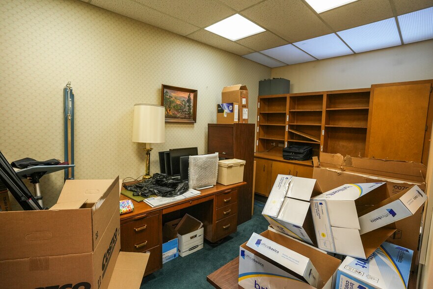 More Photos Of 431 Delaware Ave, Palmerton Office For Sale