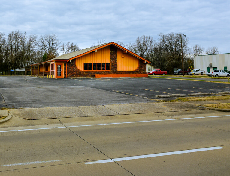 Primary Photo Of 2701 Irvin Cobb Dr, Paducah Flex For Sale