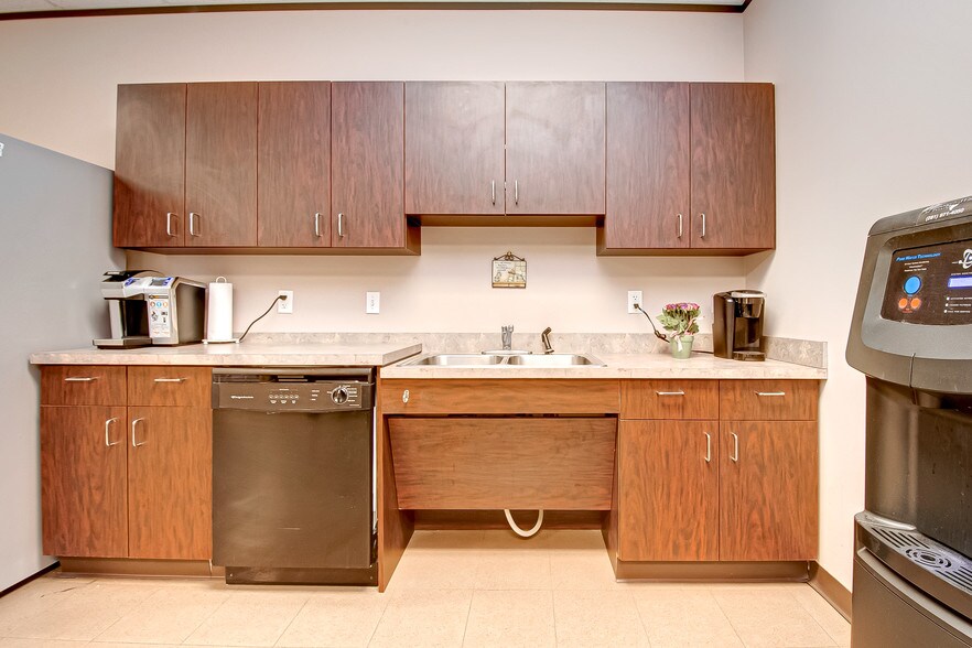 More Photos Of 7102 Glen Chase Ct, Houston Office For Sale