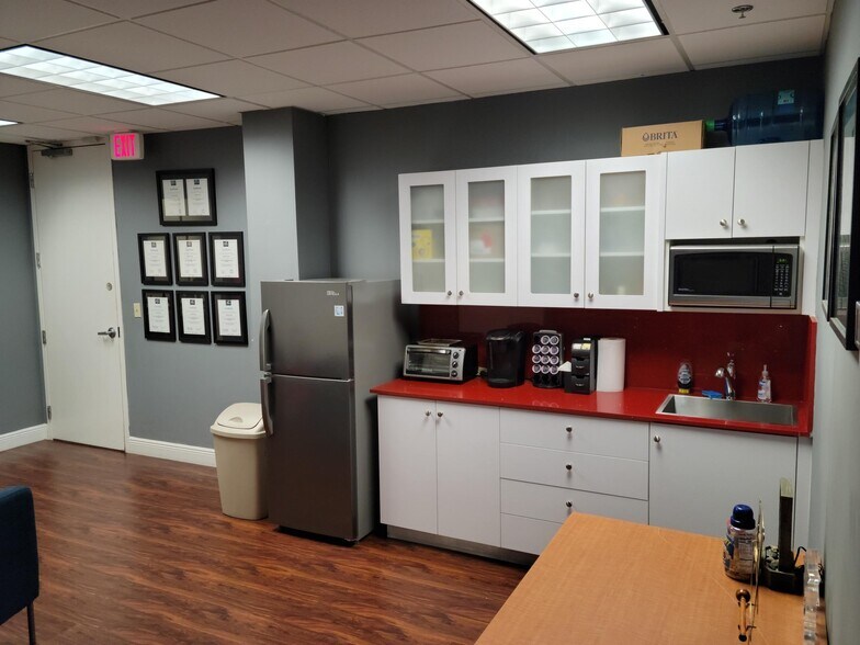More Photos Of 7771 W Oakland Park Blvd, Fort Lauderdale Office For Lease