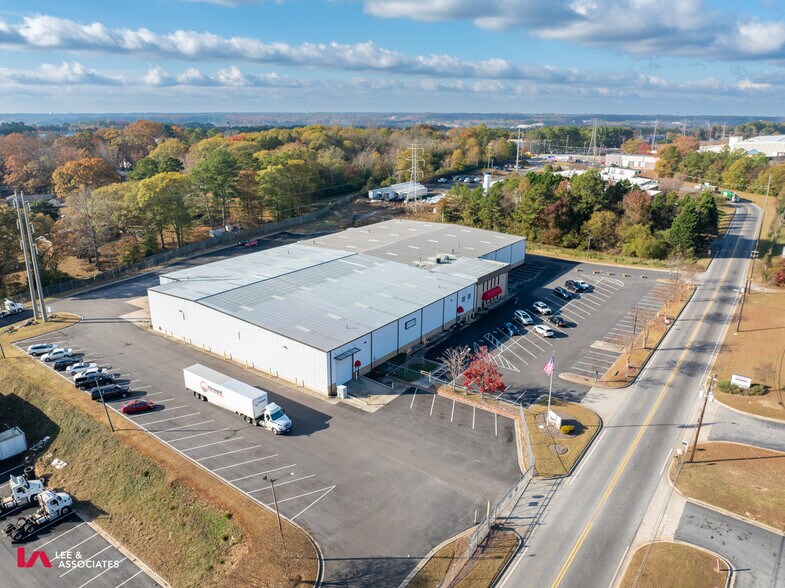 More Photos Of 309 Cash Memorial Blvd, Forest Park Distribution For Lease