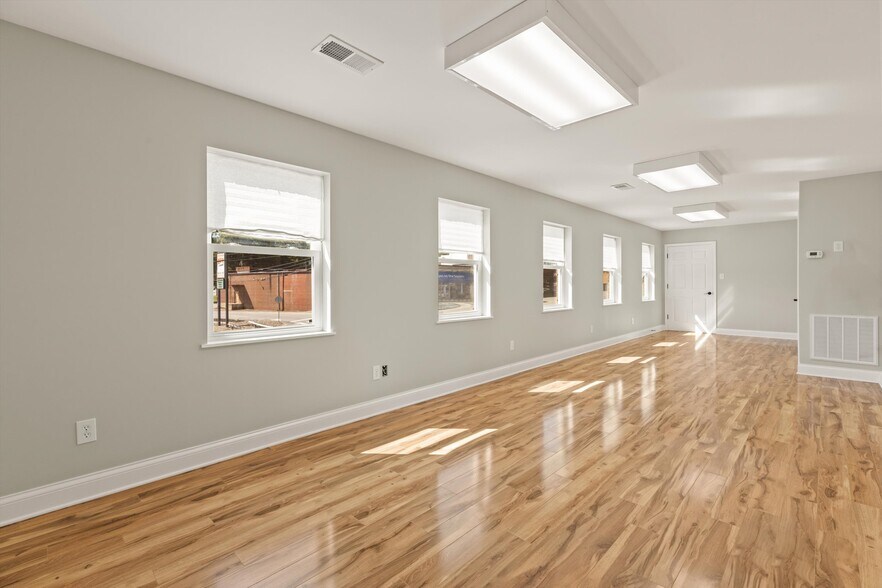 More Photos Of 700 Grove St, Loudon Office For Sale