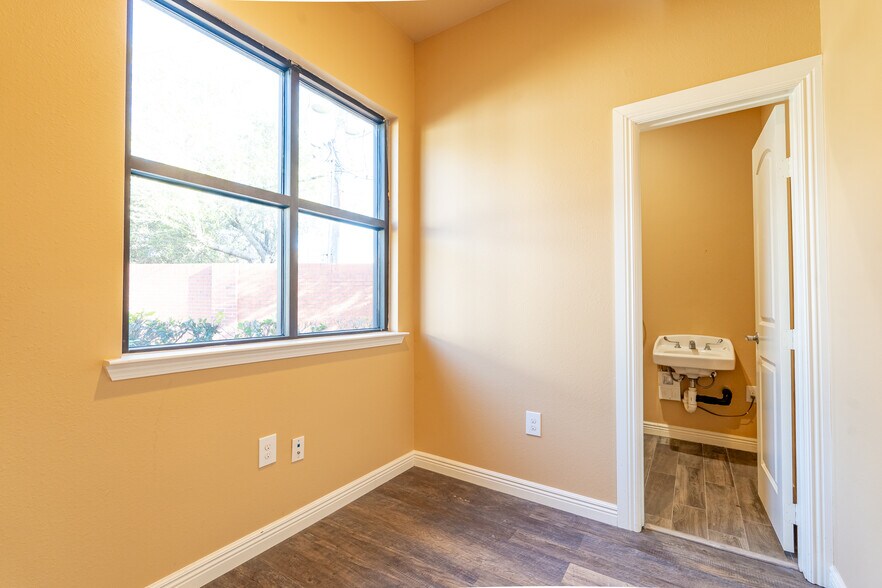 More Photos Of 4714 Riverstone Blvd, Missouri City Medical For Sale