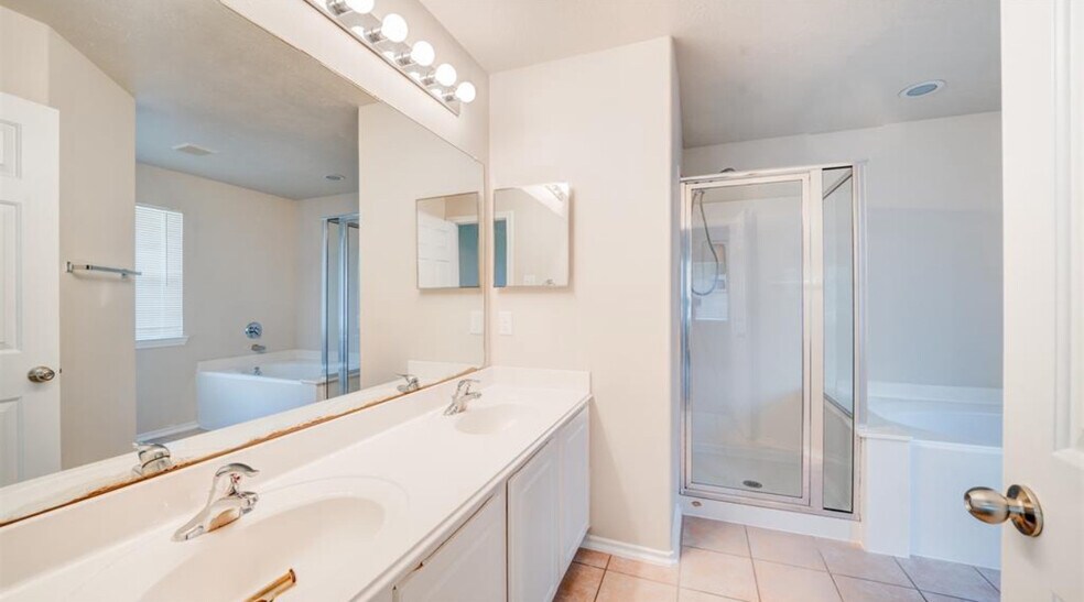 More Photos Of 8743 Thistlemoor Ln, Houston Specialty For Sale