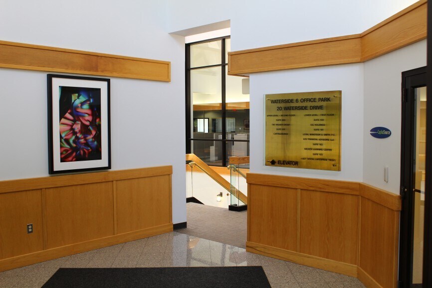 More Photos Of 10 Waterside Dr, Farmington Office For Lease