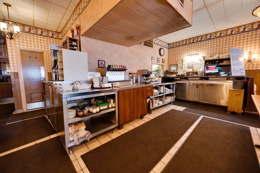 More Photos Of 3011 Pine Ave, Niagara Falls Restaurant For Sale