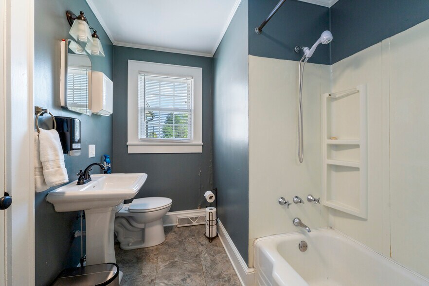 More Photos Of 2310 Concord Lake Rd, Kannapolis Office Residential For Lease