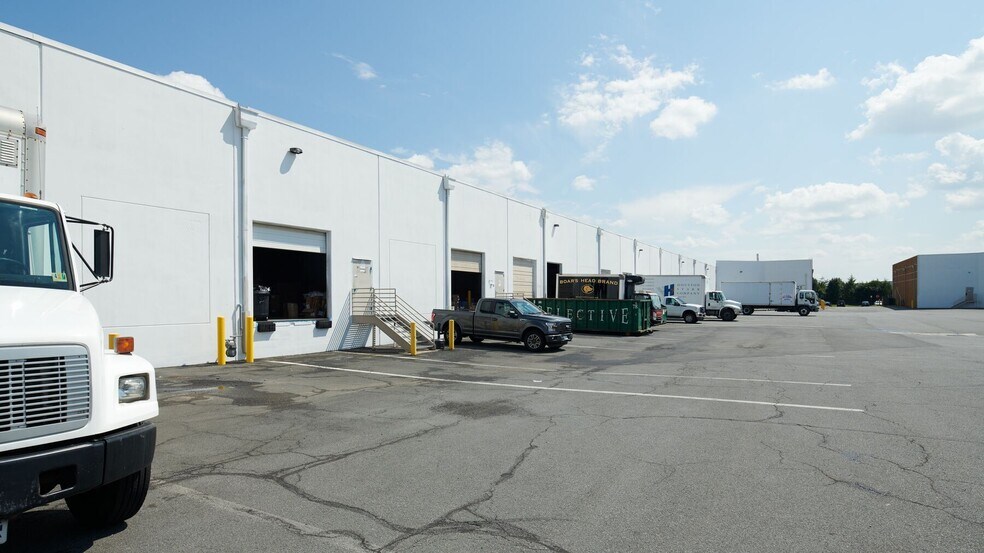 More Photos Of 22660 Executive Dr, Dulles Unknown For Lease