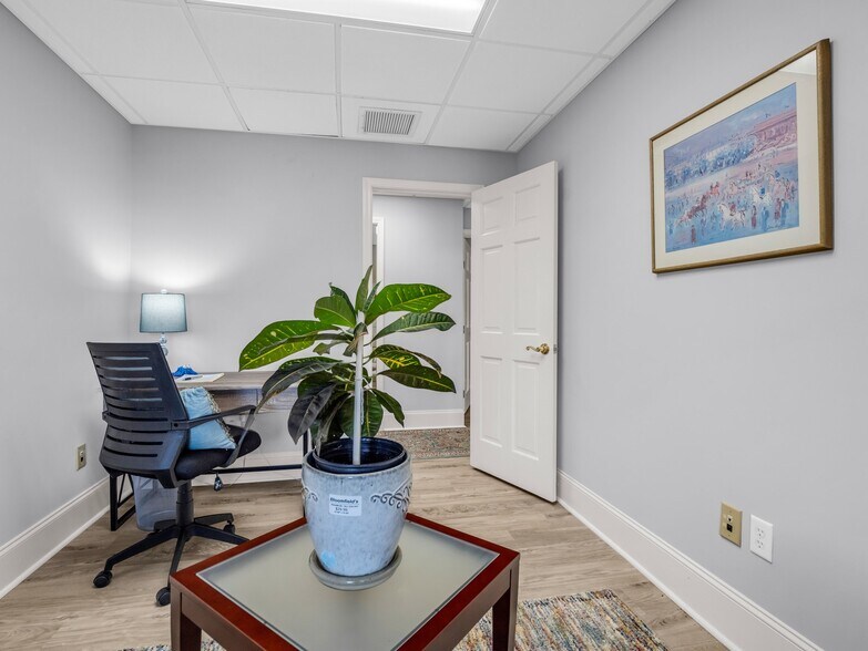 More Photos Of 1612 Asheville Hwy, Hendersonville Office For Sale