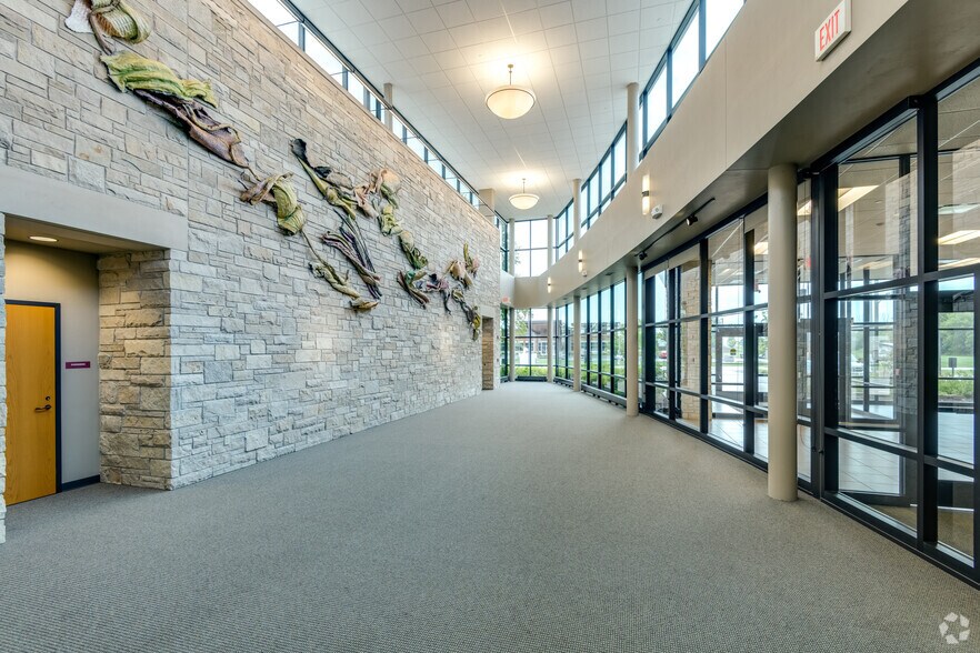 More Photos Of 1451 McMahon Dr, Neenah Office For Sale