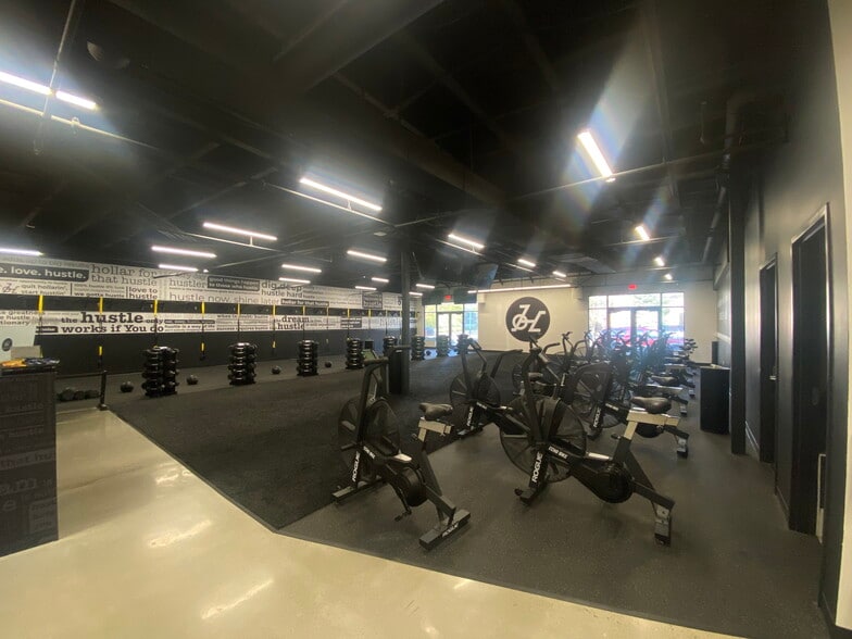 More Photos Of 228 E Plaza Dr, Eagle Freestanding For Lease