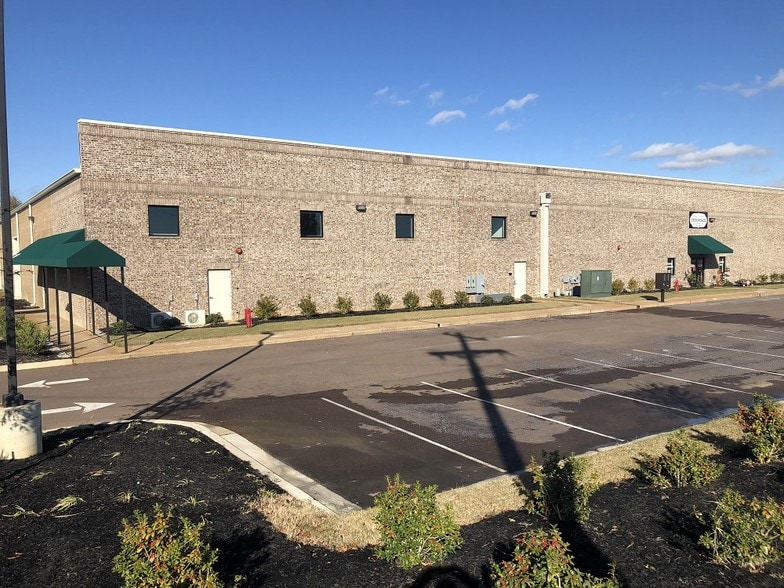 More Photos Of 8804 Caroma St, Olive Branch Flex For Lease