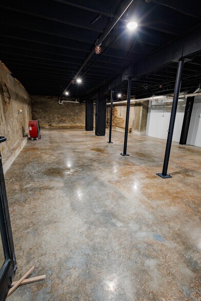 More Photos Of 21 W Mountain St, Fayetteville Storefront Retail Office For Lease