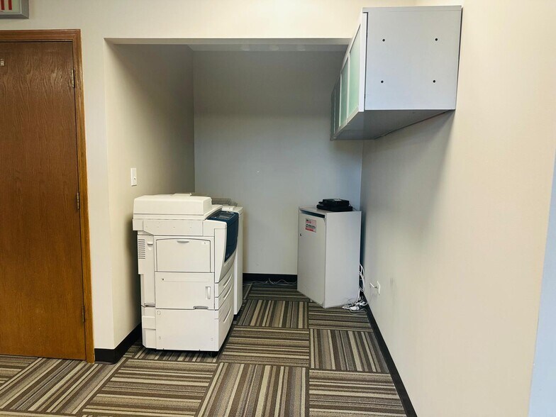 More Photos Of 1440 Maple Ave, Lisle Office For Lease