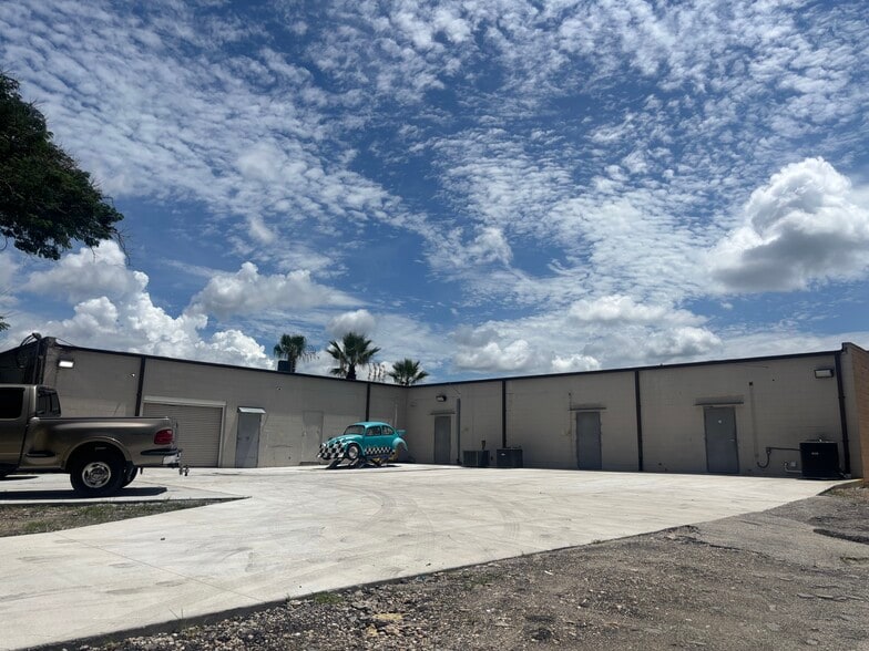 More Photos Of 2461 N Volusia Ave, Orange City General Retail For Sale