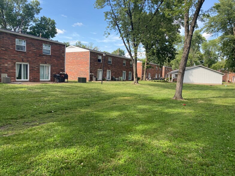 More Photos Of 1624 Northwinds Estates Dr, Saint Louis Apartments For Sale