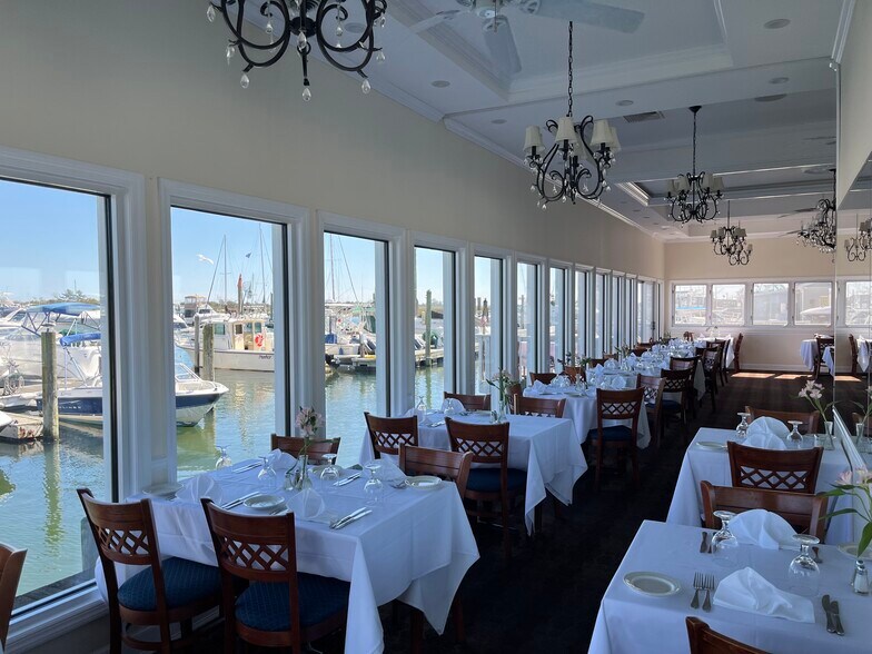 More Photos Of 95 Hudson Ave, Freeport Restaurant For Sale