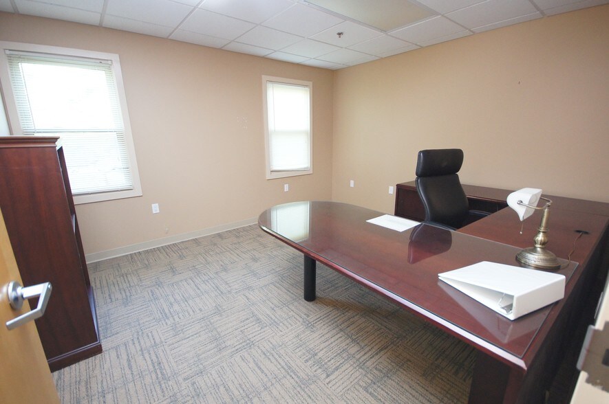 More Photos Of 16 Asylum St, Milford Medical For Lease