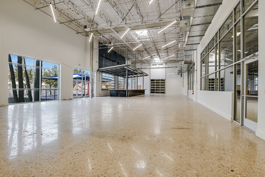 More Photos Of 10420 Metric Blvd, Austin Warehouse For Lease