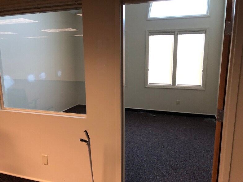 More Photos Of 3532 Irwin Simpson Rd, Mason Office Residential For Lease