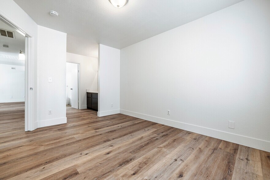 More Photos Of 1911 E Saginaw Way, Fresno Apartments For Sale