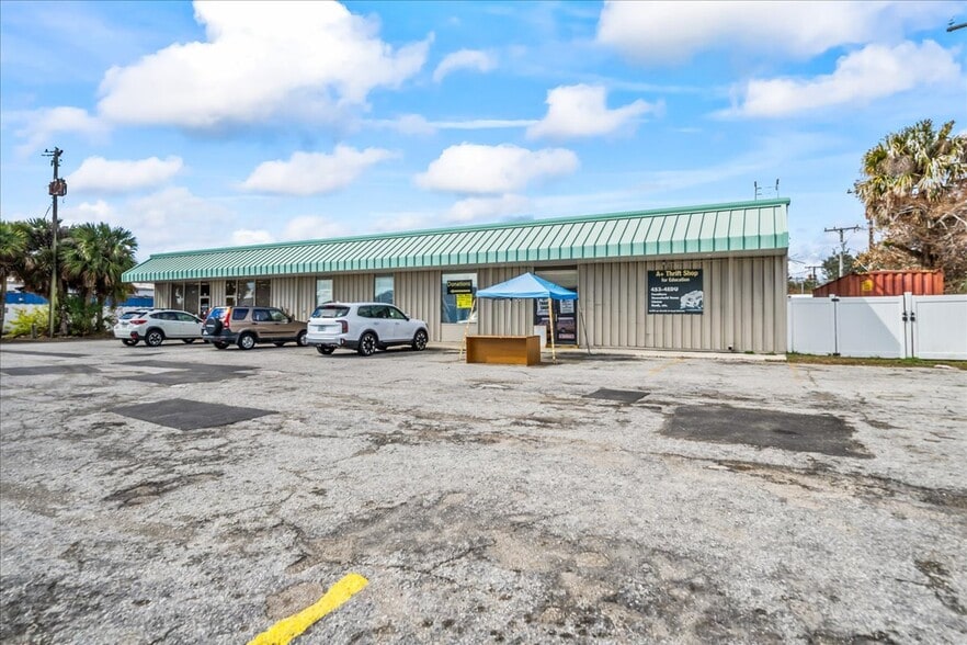 More Photos Of 95-99 S Plumosa St, Merritt Island General Retail For Sale