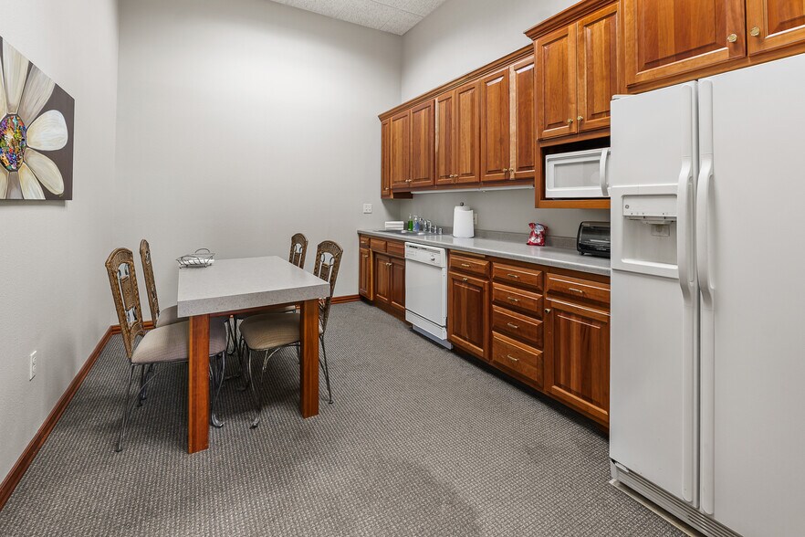 More Photos Of 1828 Park Ave, New Holstein Light Distribution For Sale