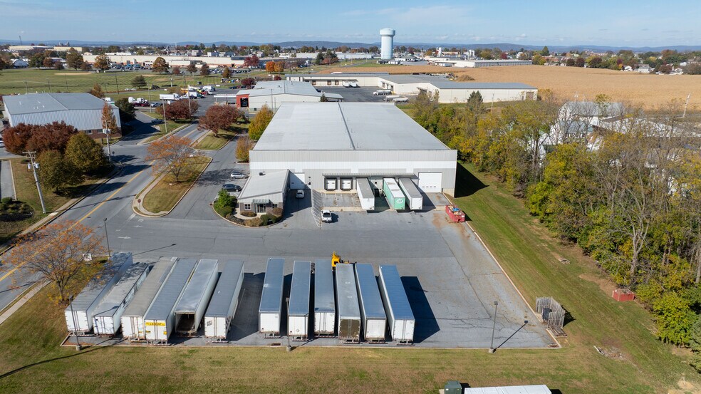 More Photos Of 300 Commerce Dr, New Holland Distribution For Sale