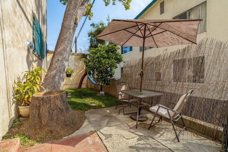 More Photos Of 5424 Franklin Ave, Los Angeles Apartments For Sale