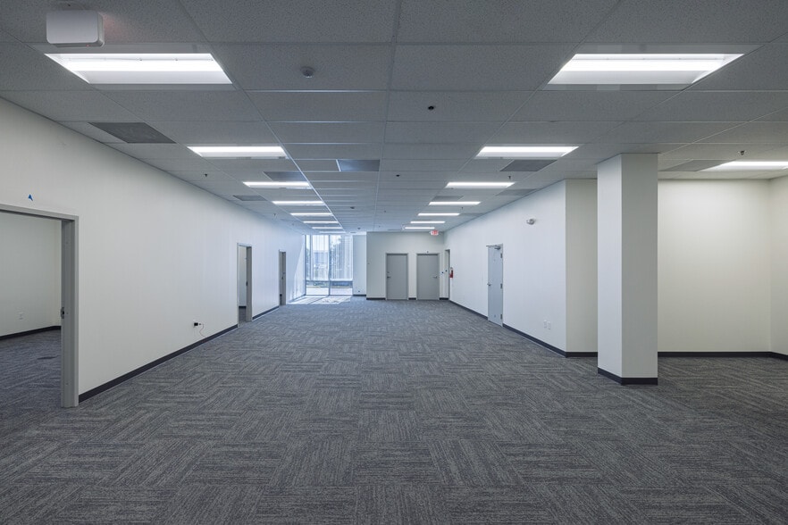 More Photos Of 1264 La Quinta Dr, Orlando Warehouse For Lease