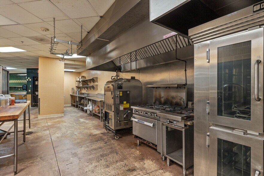 More Photos Of 17650 San Carlos Blvd, Fort Myers Supermarket For Sale