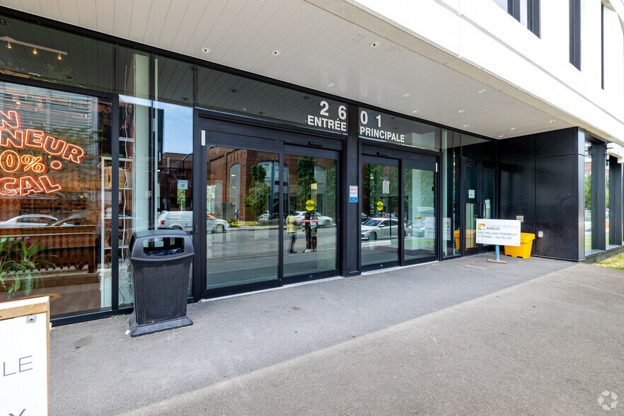 More Photos Of 2601 Rue William Tremblay, Montréal Healthcare For Lease