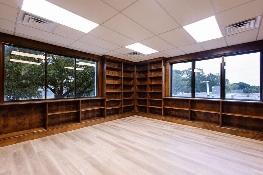 More Photos Of 8225 Westglen Dr, Houston Office For Sale