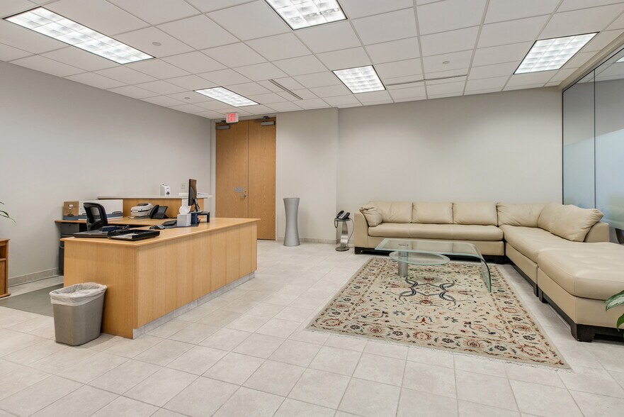 More Photos Of 431 S 7th St, Minneapolis Office Residential For Lease