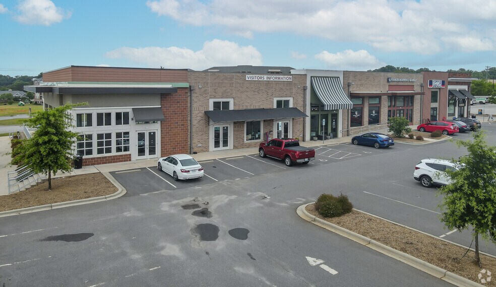 More Photos Of 129 Mecklynn Rd, Mooresville General Retail For Lease