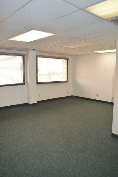 More Photos Of 6125 Airport Fwy, Haltom City Office For Lease