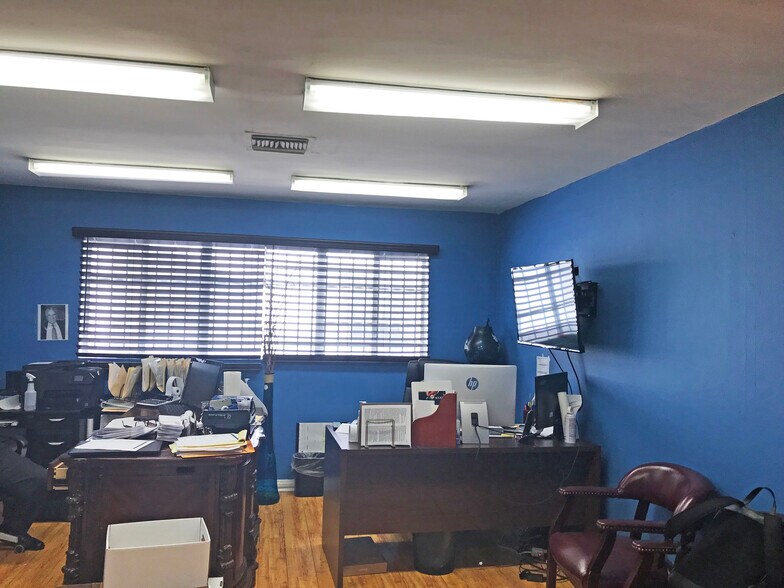 More Photos Of 13561-13563 Ventura Blvd, Sherman Oaks Storefront Retail Office For Lease